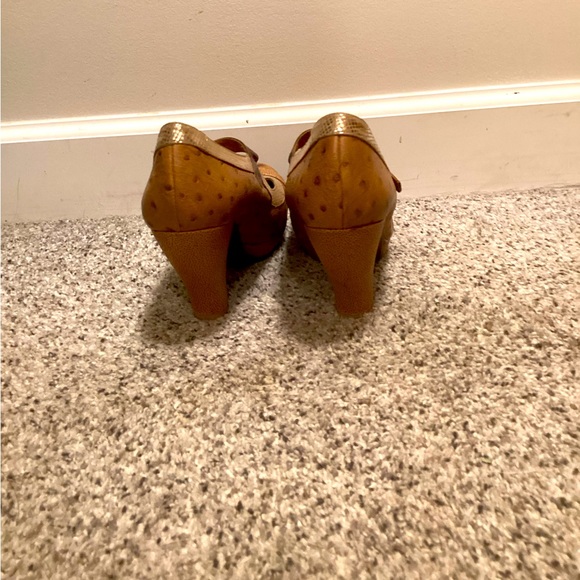 CHIE MIHARA womans size 39 / 9 Brown Ostrich Leather Mary Jane Heels Rockabilly - Picture 4 of 5